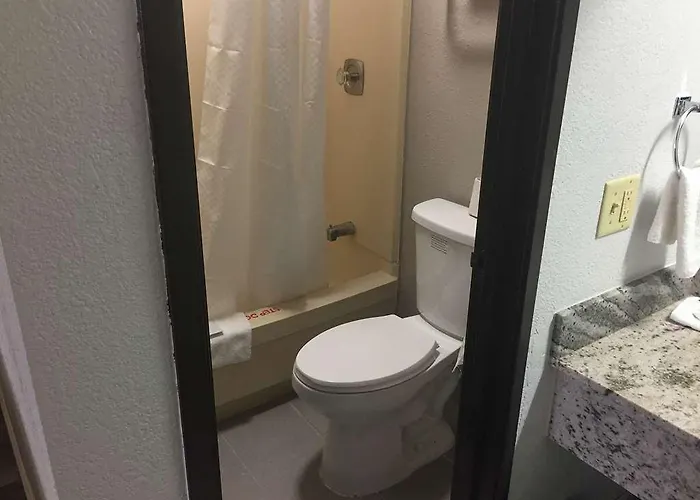 6 Effingham, Il Hotel