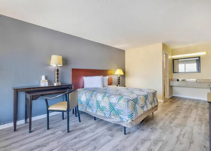 6 Effingham, Il Hotel 4*