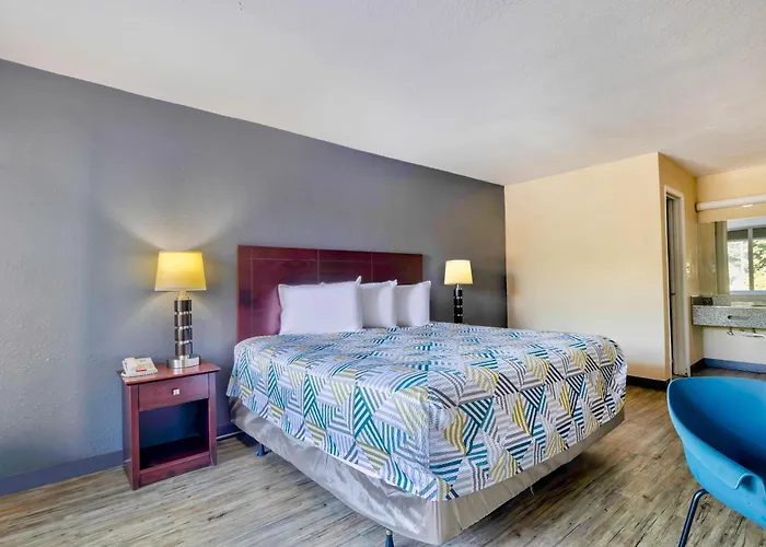 Hotel 6 Effingham, Il